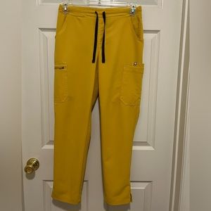 Figs petite skinny scrub pants in golden (mustard) yellow. Size small